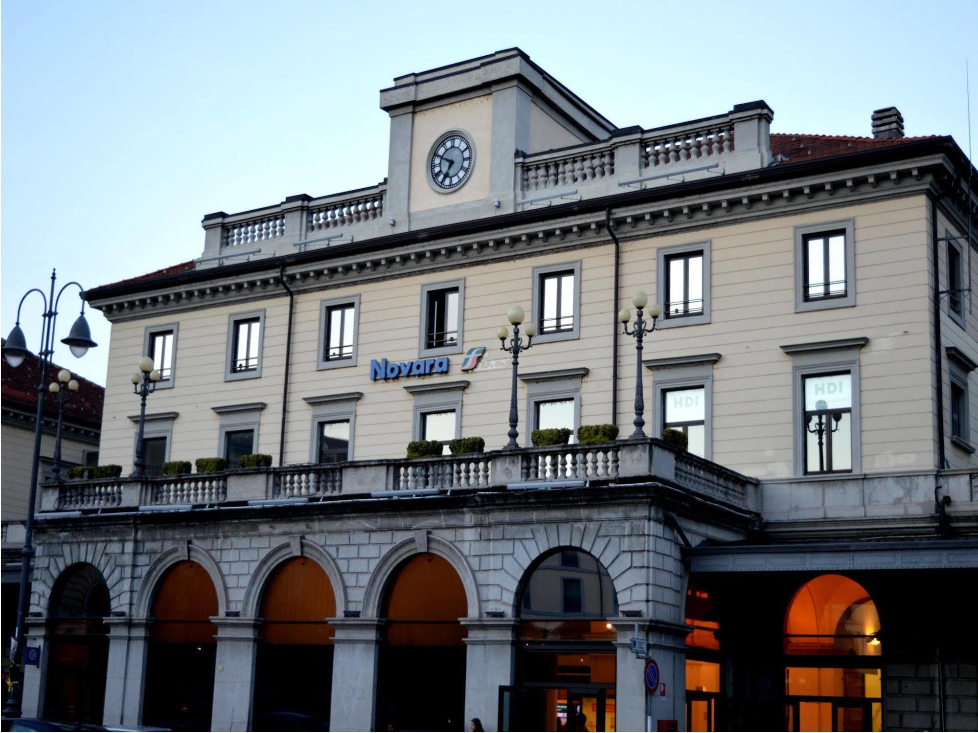 Hotel Stazione Novara Exterior photo