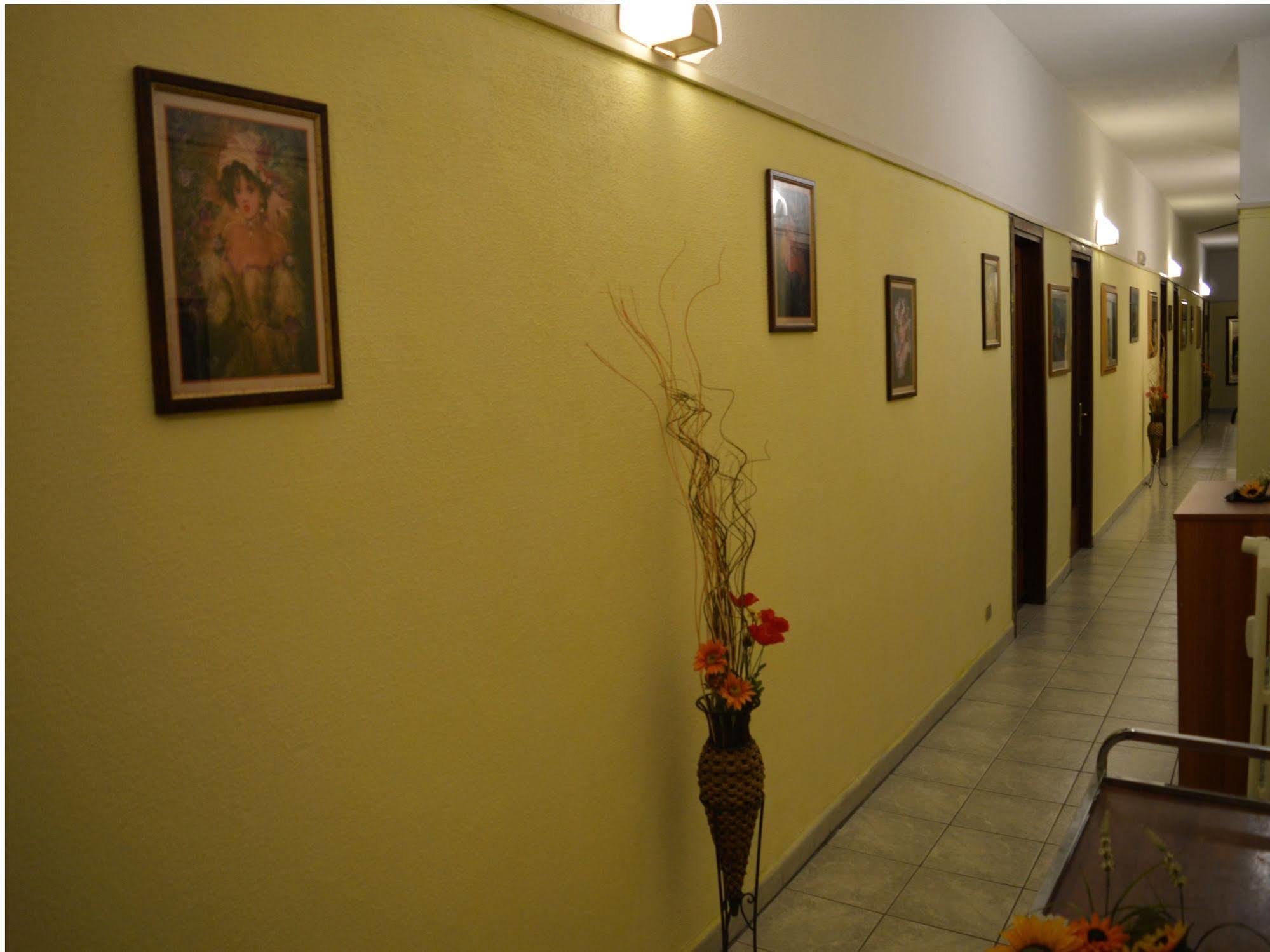 Hotel Stazione Novara Exterior photo